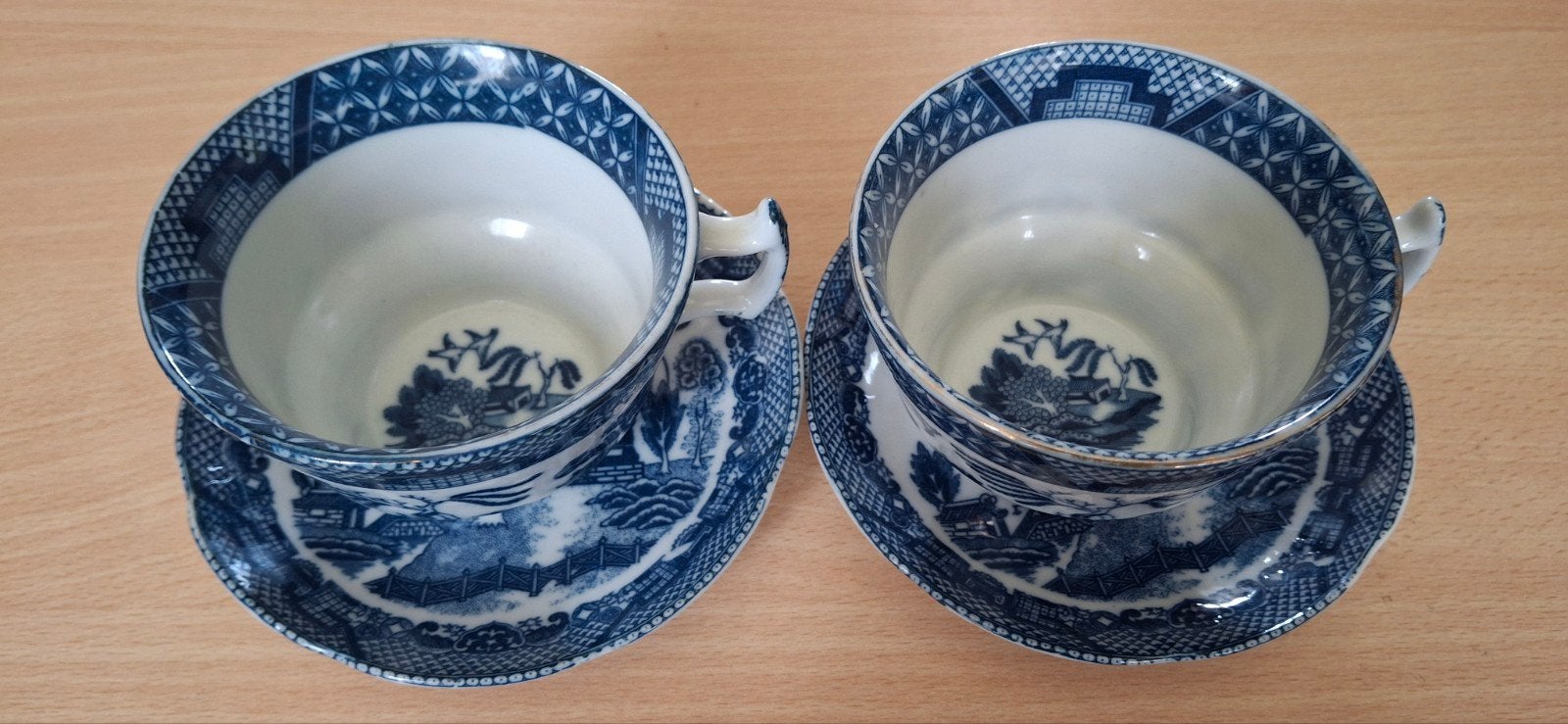 Blue willow kopjes en   schoteltjes, Ophalen of Verzenden