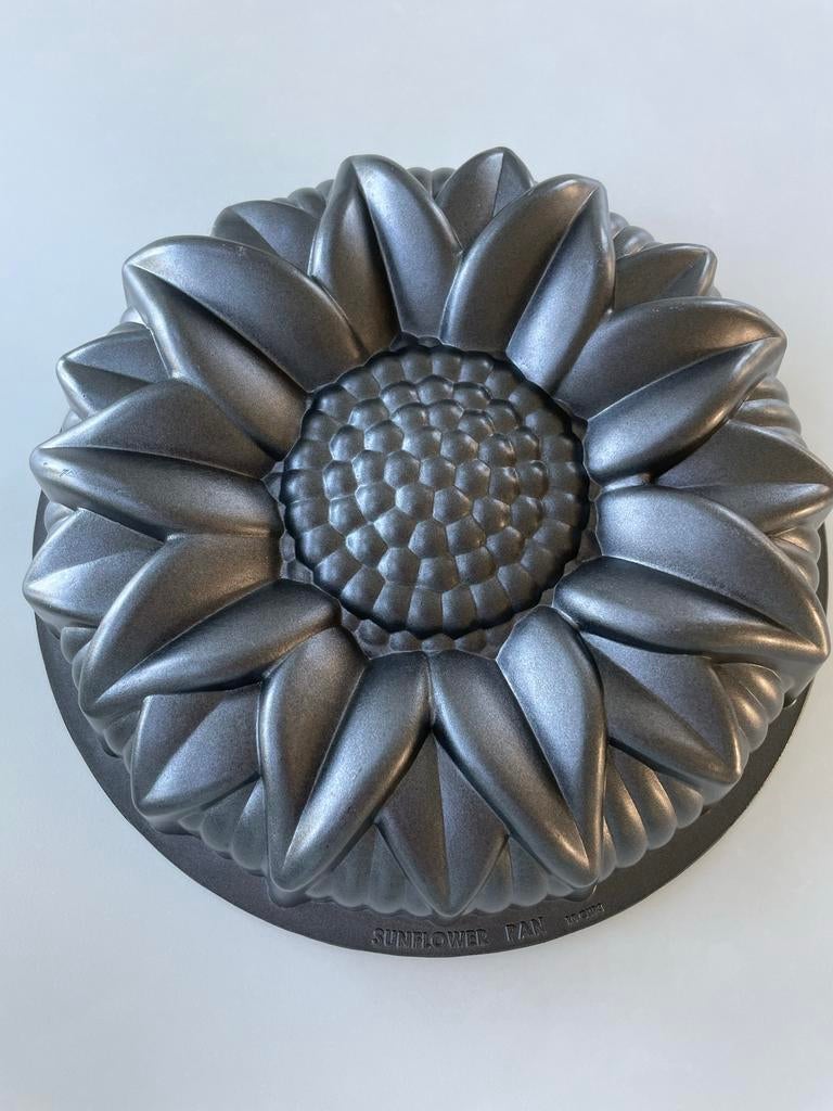 Nordic Ware Sunflower  bundt - Zeldzaam & Geïmporteerd, Ophalen of Verzenden, Zo goed als nieuw