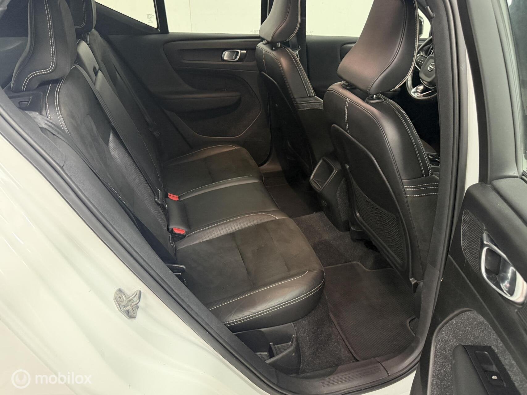 Foto 9 van Volvo XC40 2.0 T4 AWD R-Design AUTOMAAT / CARPLAY