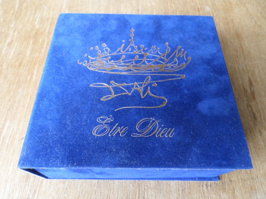 Salvador Dali - Etre Dieu 3CD Box met boek Luxe uitvoering, Cd's en Dvd's, Overige genres, Boxset, Ophalen of Verzenden, Inclusief doosje