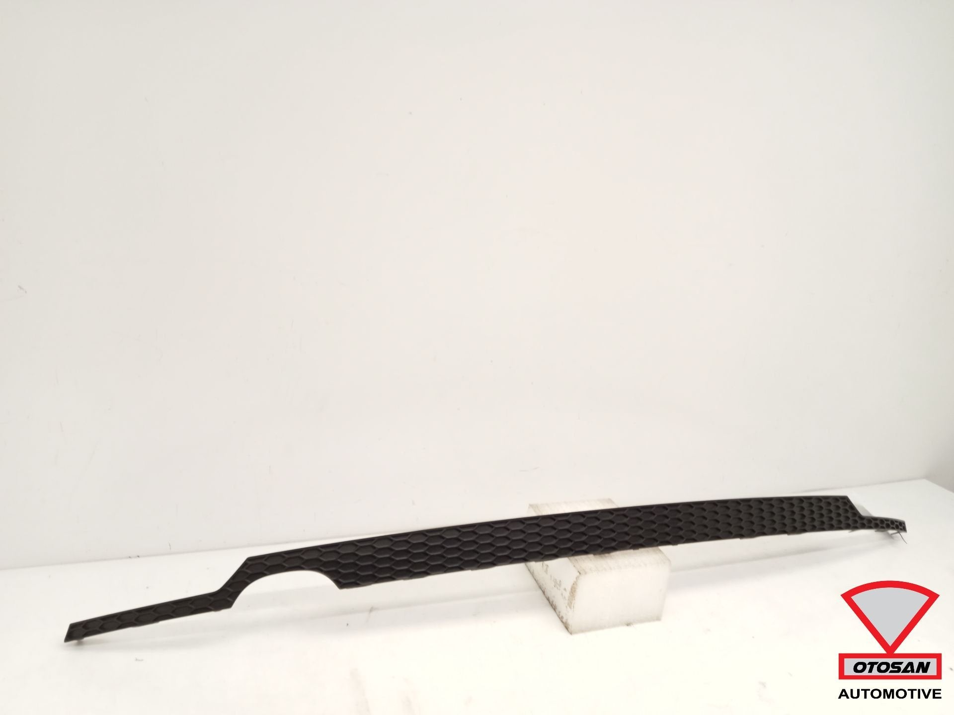 Audi A1 8XA Facelift S-Line Honinggraat Diffuser 8XA807833, Auto-onderdelen, Gebruikt, AUDI AG, Auto-Union-Strasse 1
85045  Ingolstadt, DE