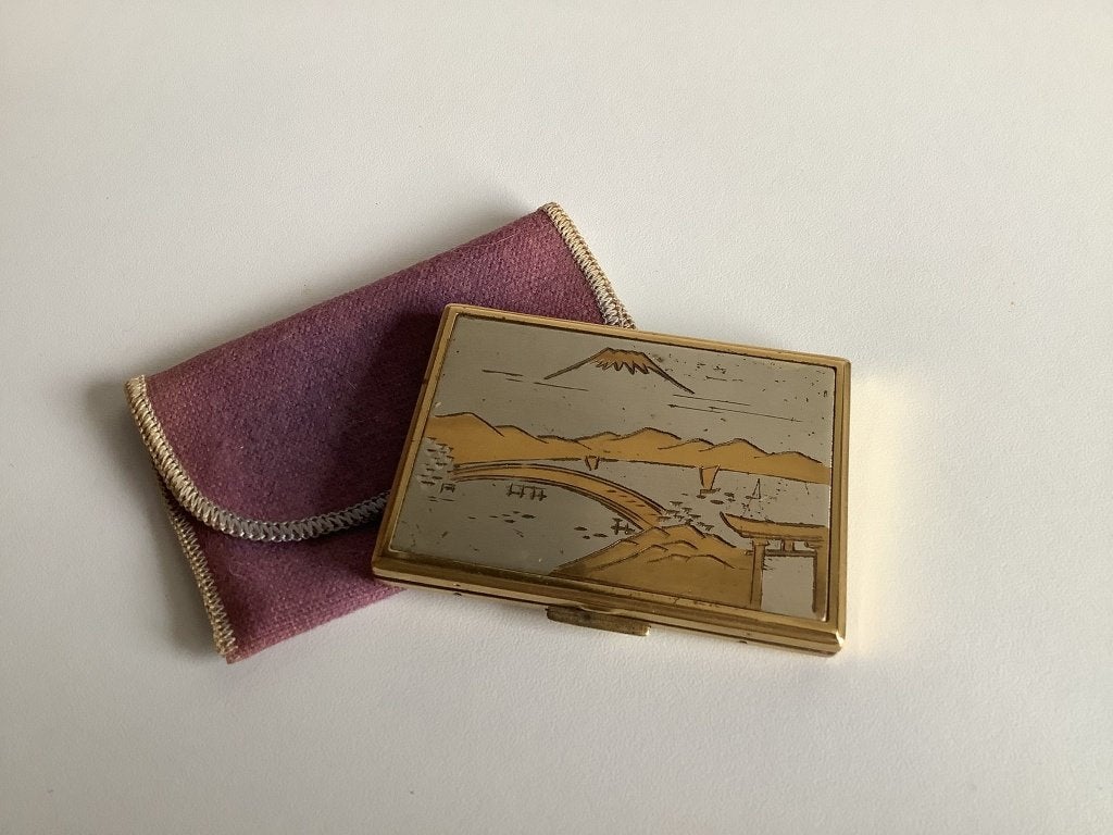 Vintage poederdoosje Mount Fuji in etui, Ophalen of Verzenden, Gebruikt, Parfumfles