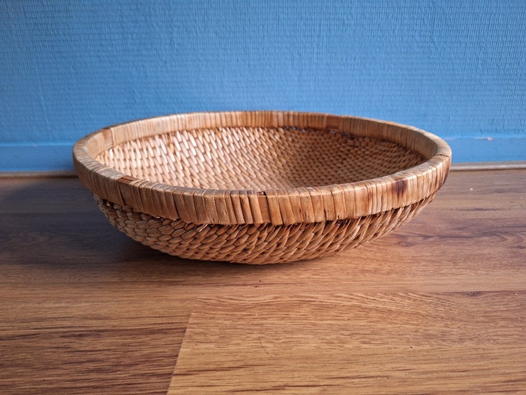 Rieten schaal-mand met houten frame, Gebruikt, Gevlochten, Mand, Rond