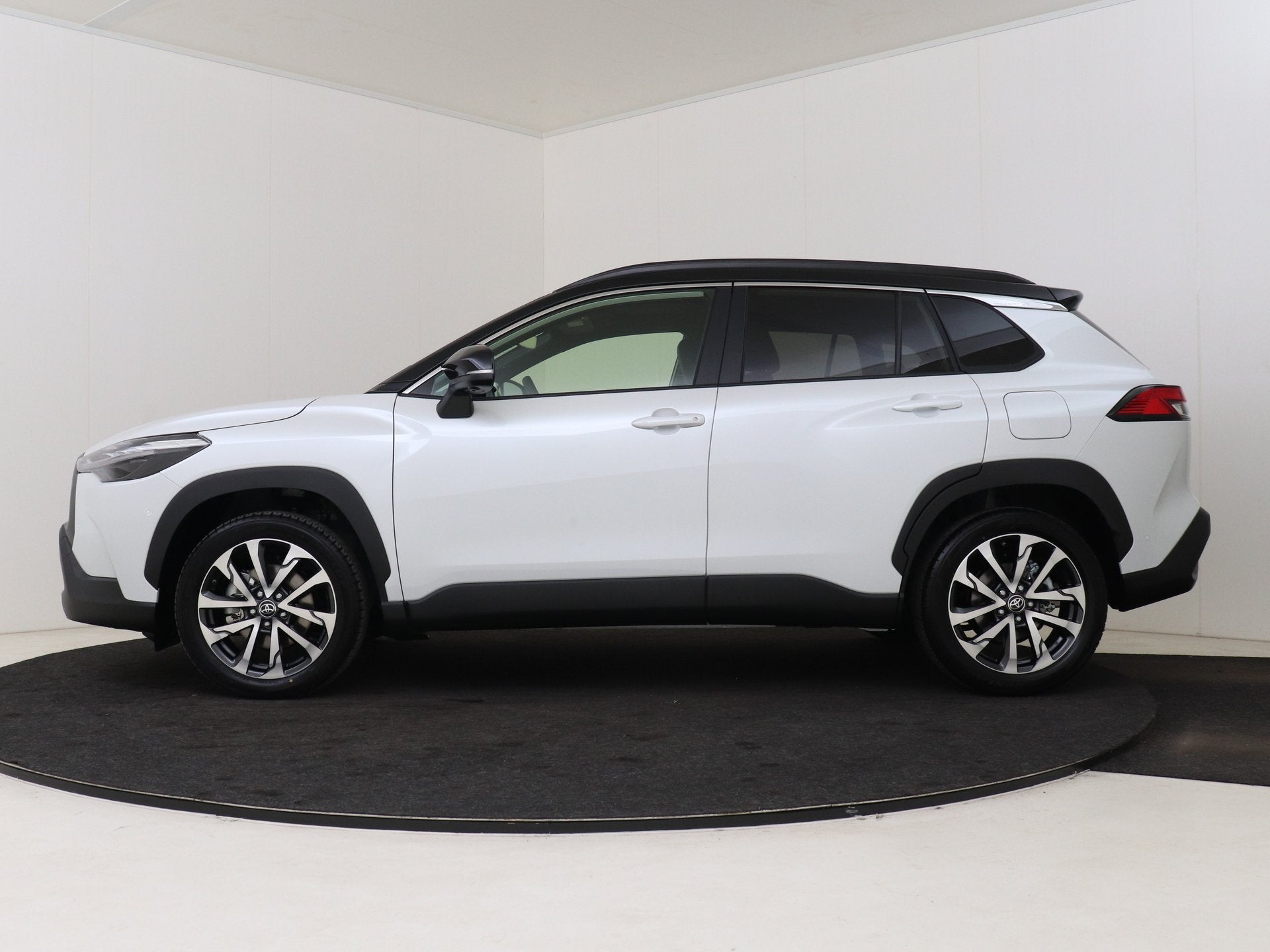 Toyota Corolla Cross Hybrid 200 Executive *Demo (bj 2025), 12 maanden, 4 cilinders, Leder en Stof, Wit