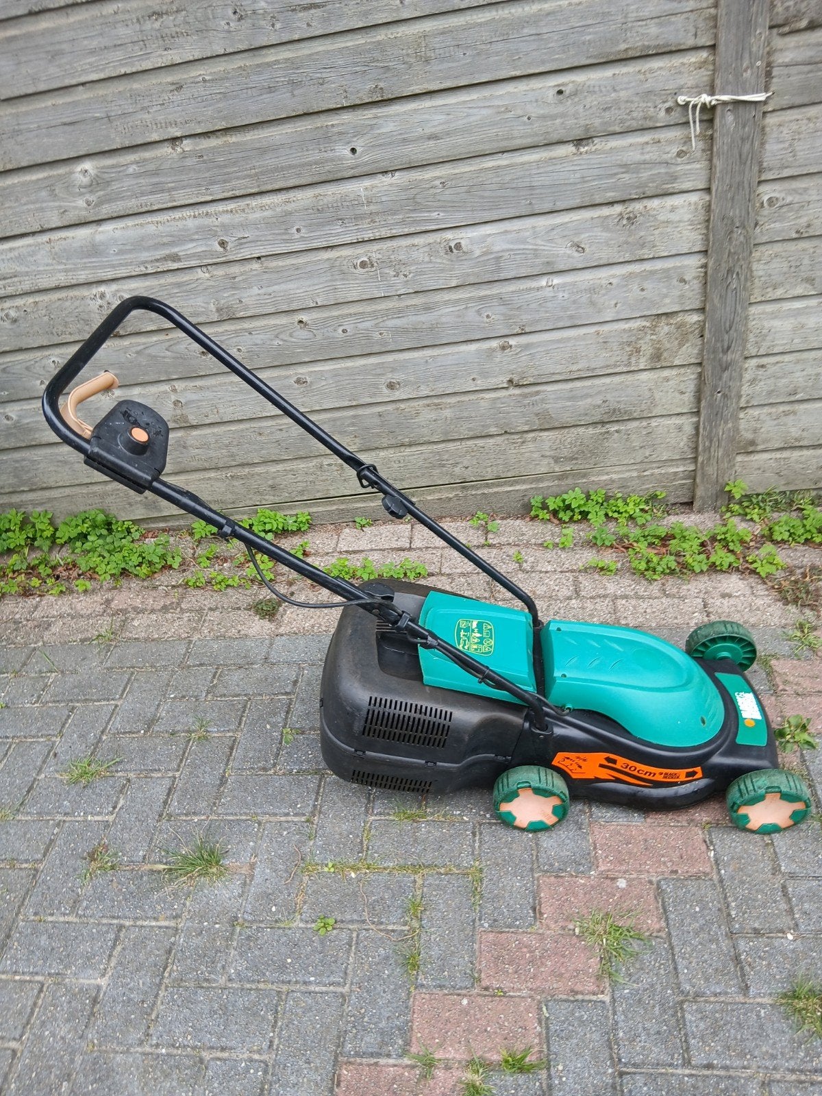 grasmaaier met bak 30cm black&decker.zonder verlengsnoer., Ophalen of Verzenden, Gebruikt