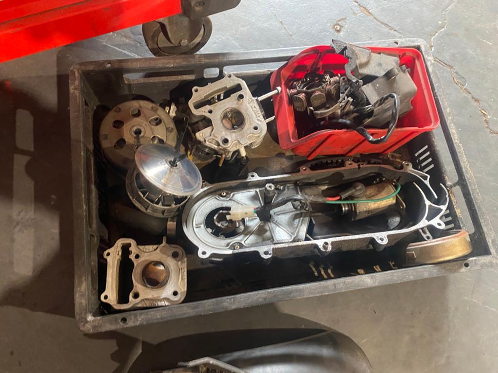 Sym en peugeot 4T motor onderdelen., Ophalen, Gebruikt, Blok, Peugeot