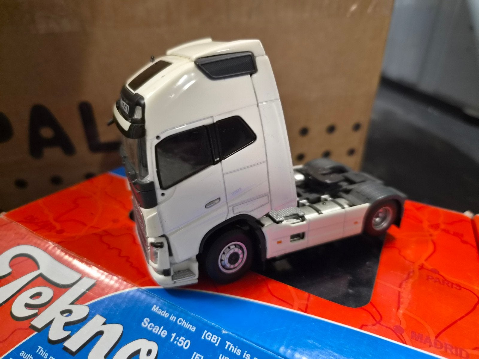 Witte volvo truck, Tekno, Nieuw, Tekno, Bus of Vrachtwagen