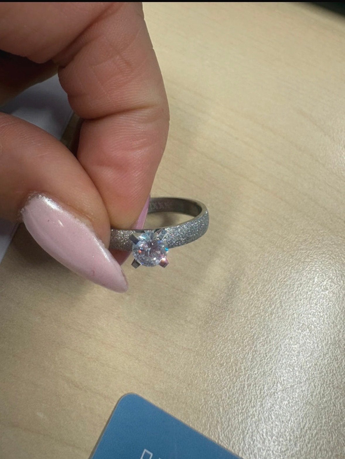 Mooie Ixxi ring met sprankelende steen, Met kristal, Overige materialen, Verzenden, Zo goed als nieuw