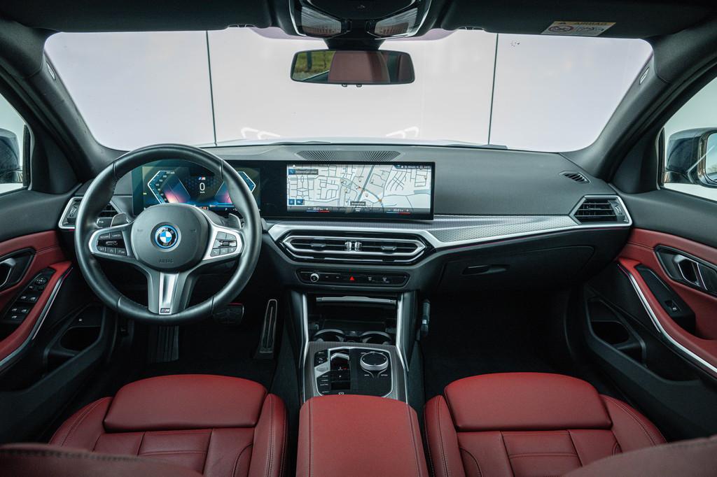 BMW 3 Serie 320e M Sport Automaat / Sportstoelen / Live Cock, Automaat, 1998 cc, Achterwielaandrijving, Gebruikt