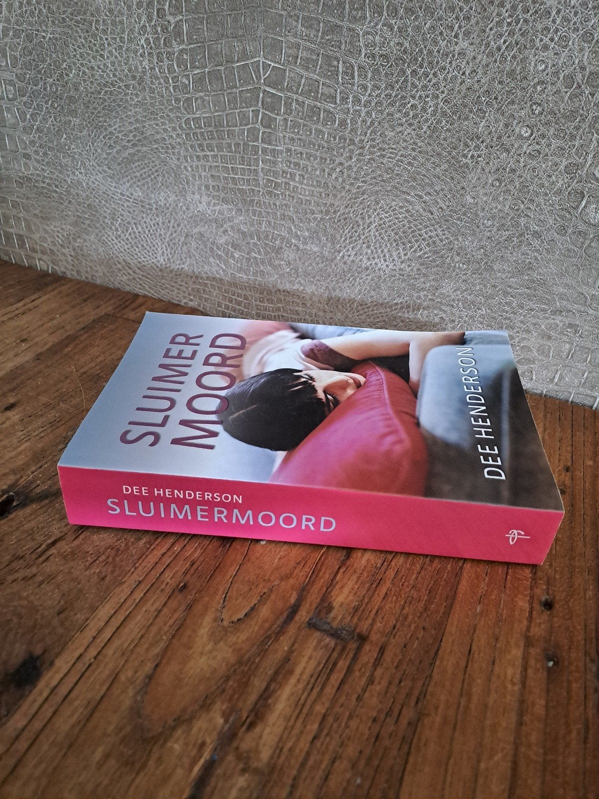Sluimermoord - Dee Henderson (Zo goed als nieuw), Boeken, Ophalen of Verzenden, Zo goed als nieuw, Dee Henderson, Europa overig