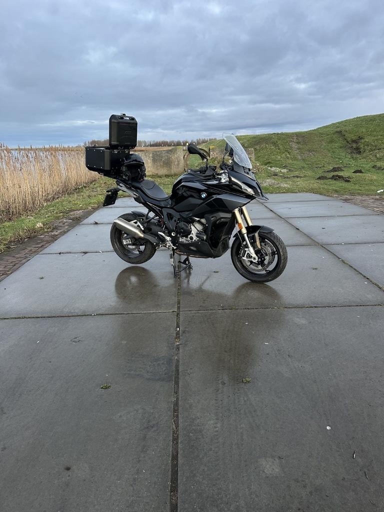 BMW S1000XR 2022 TRIPLE BLACK FULL OPTION!, Motoren, Motoren | BMW, 4 cilinders, Motorrijbewijs A, Handvatverwarming, Gebruikt