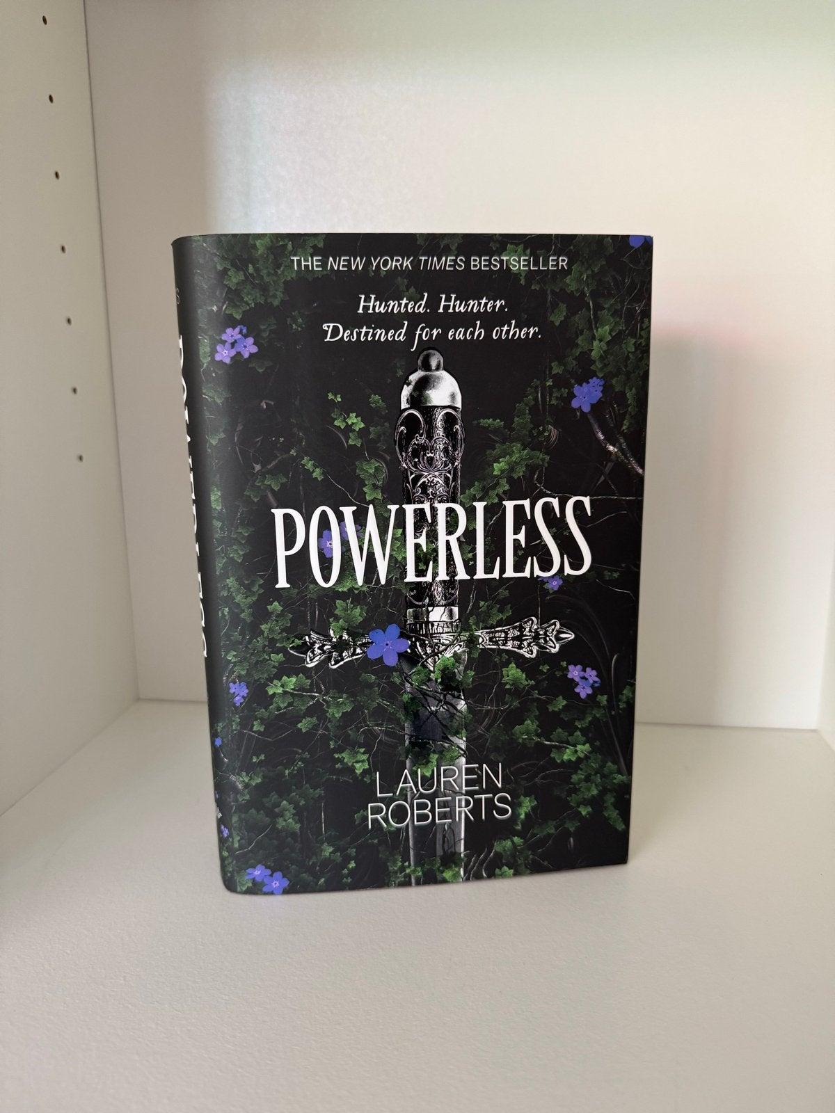 Powerless - Lauren Roberts (Engels), Ophalen of Verzenden, Zo goed als nieuw