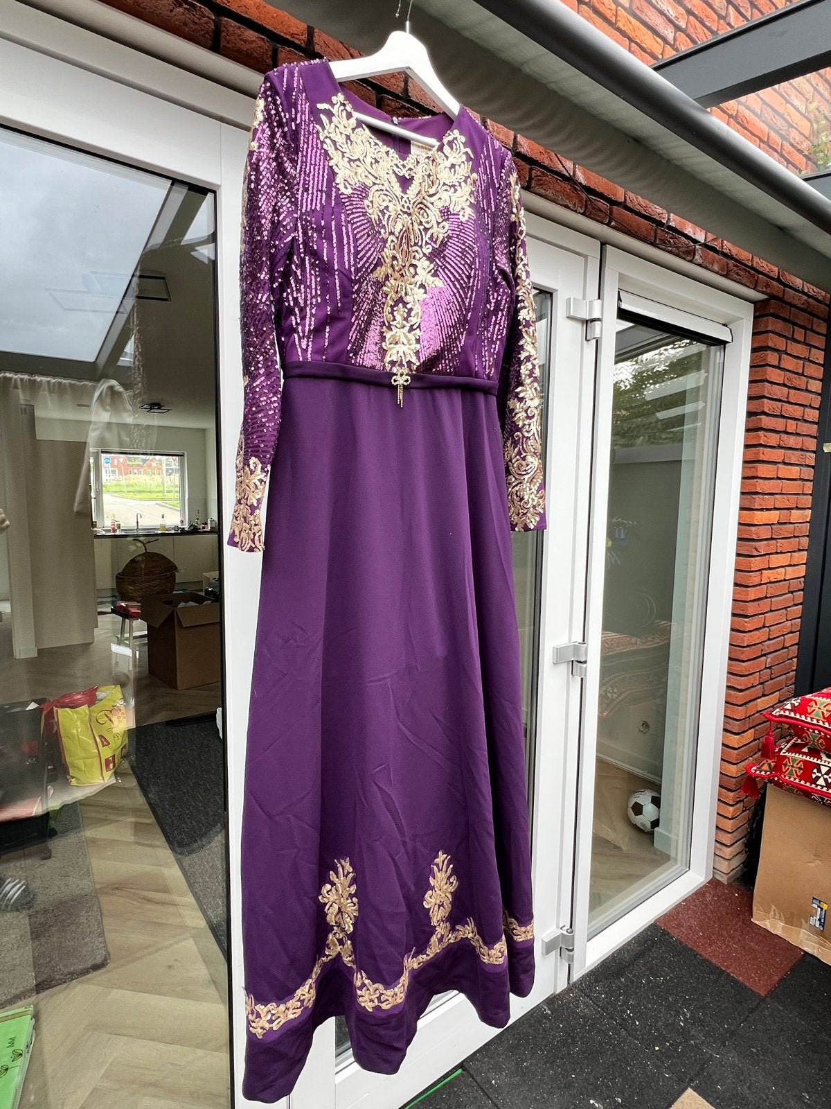 Prachtige paarse jurk met gouden borduursels, Kleding | Dames, Paars, Maat 46/48 (XL) of groter, Ophalen of Verzenden, Zo goed als nieuw