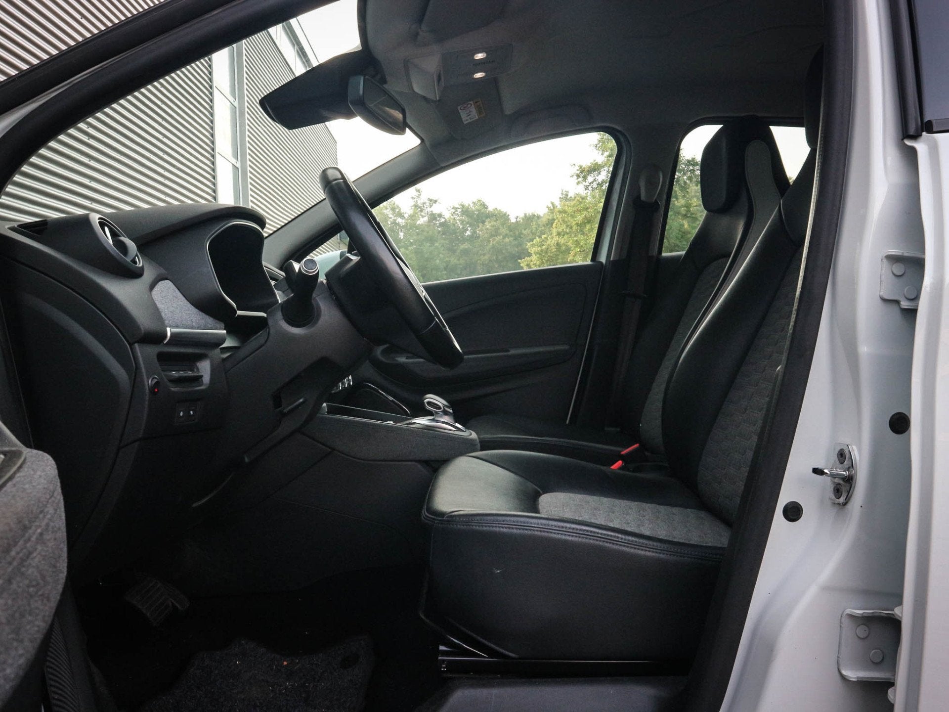 Renault ZOE R135 Intens 52 kWh Clima | Cruise | Navi | Led |, Auto's, 136 pk, Gebruikt, Zwart, Automatische klimaatregeling