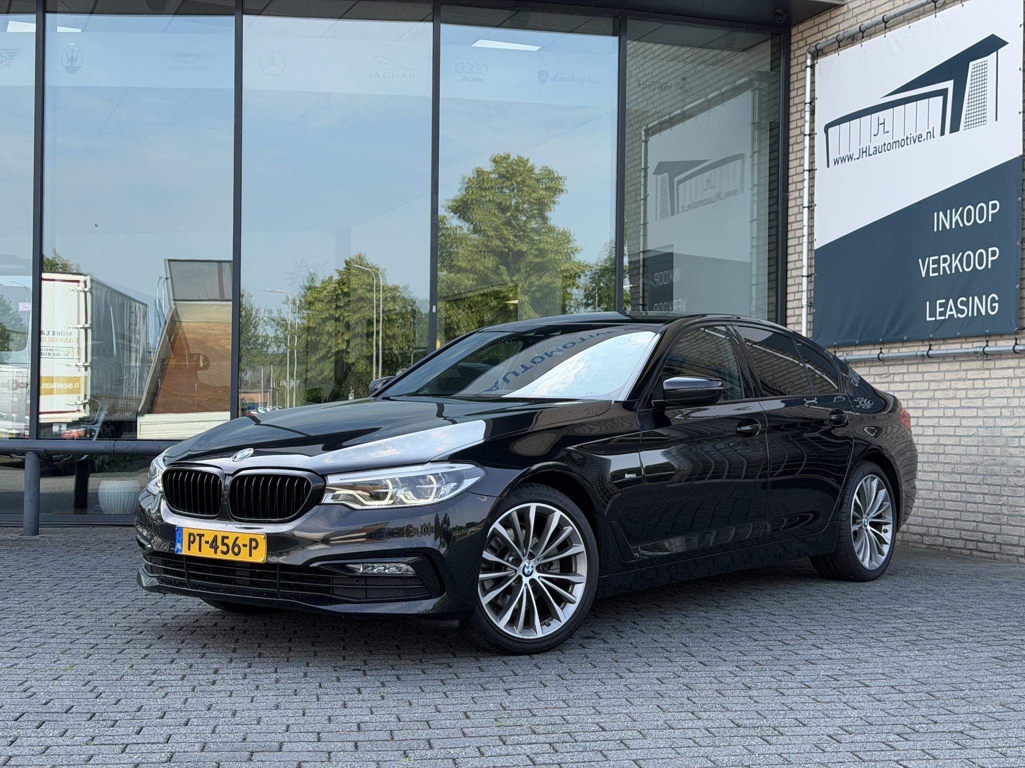BMW 5-serie 520d High Executive*DAKJE*HUD*CRUISE*NAVI.PROF*L, Automaat, Achterwielaandrijving, Bedrijf, Diesel