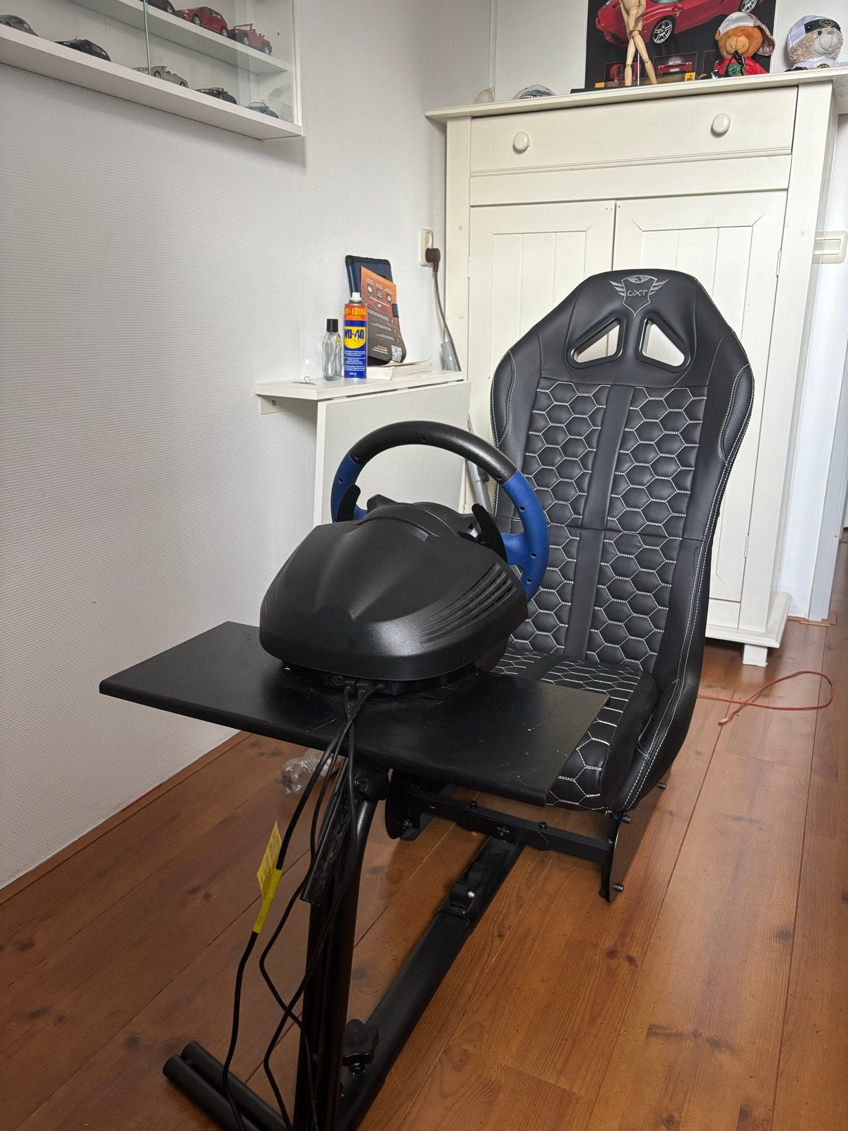 Thrustmaster T150 racestuur met pedalen en Playseat, Ophalen, Zo goed als nieuw, Stuur of Pedalen, PlayStation 4