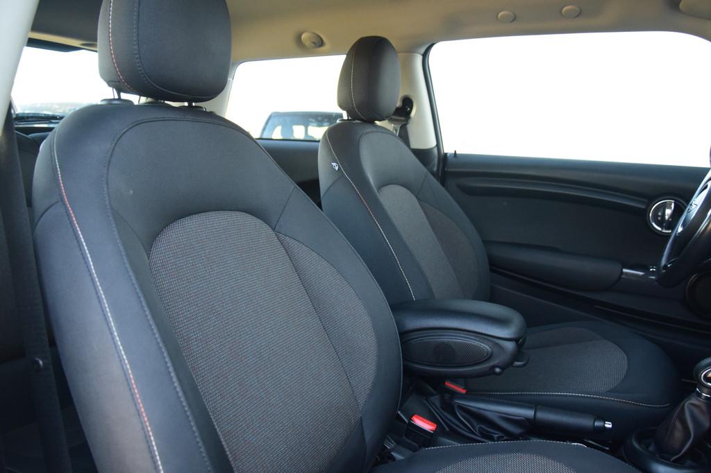 MINI Mini 1.2 One Salt Business Automaat Navi/Bluetooth Ecc, Auto's, Stof, Gebruikt, 1095 kg, 4 stoelen