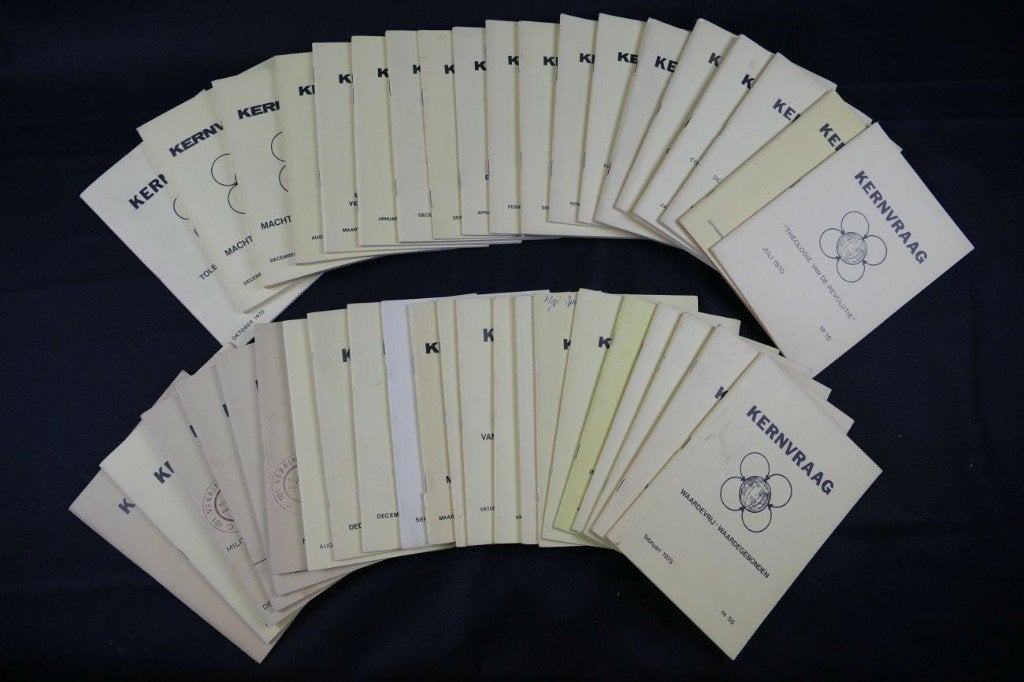 42x Kernvraag tijdschrift (1969-1978), Ophalen of Verzenden, Gelezen