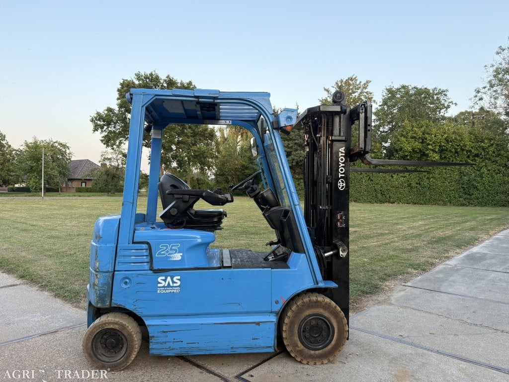 Toyota 2500KG elektr triplo 4.7M freelift Sideshift 3600uur, Zakelijke goederen, Machines en Bouw | Heftrucks en Intern transport