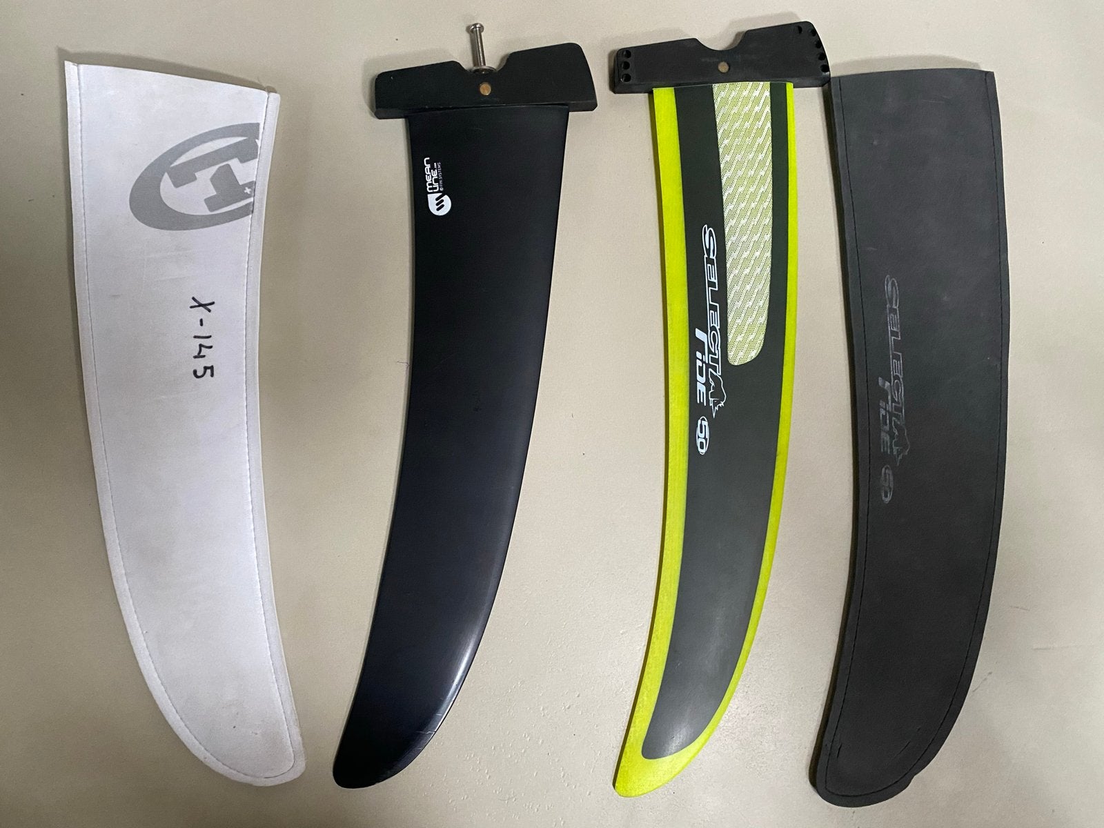 Select Tide 50cm en Thommen X-145 46cm windsurf vinnen, Ophalen of Verzenden, Gebruikt, Select, Vin