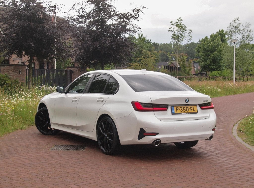 BMW 3-serie 320i Business Edition Plus | Camera | Apple Carp, Automaat, 1998 cc, Achterwielaandrijving, Gebruikt