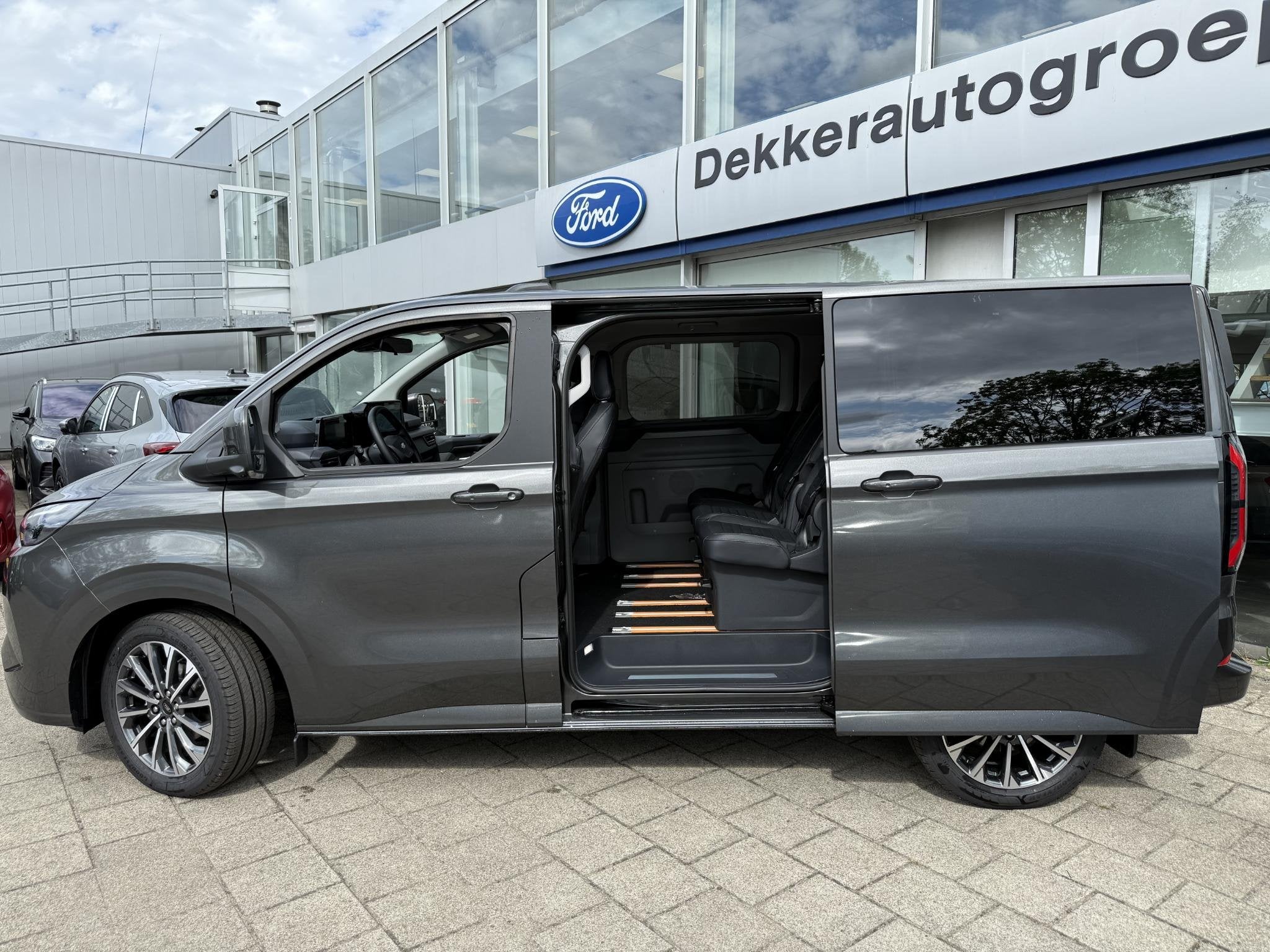 Ford Transit Custom Tourneo Titanium X L1H1 UIT VOORRAAD LEV, Auto's, 1850 kg, 233 pk, Bedrijf, Hybride Elektrisch/Benzine