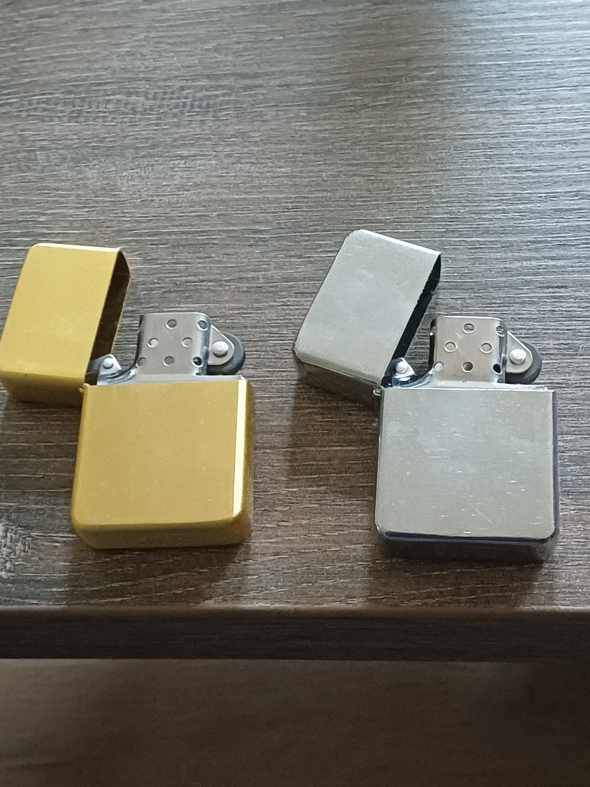 Zippo aanstekers - Goud en Zilverkleurig, Ophalen of Verzenden, Gebruikt, Aansteker