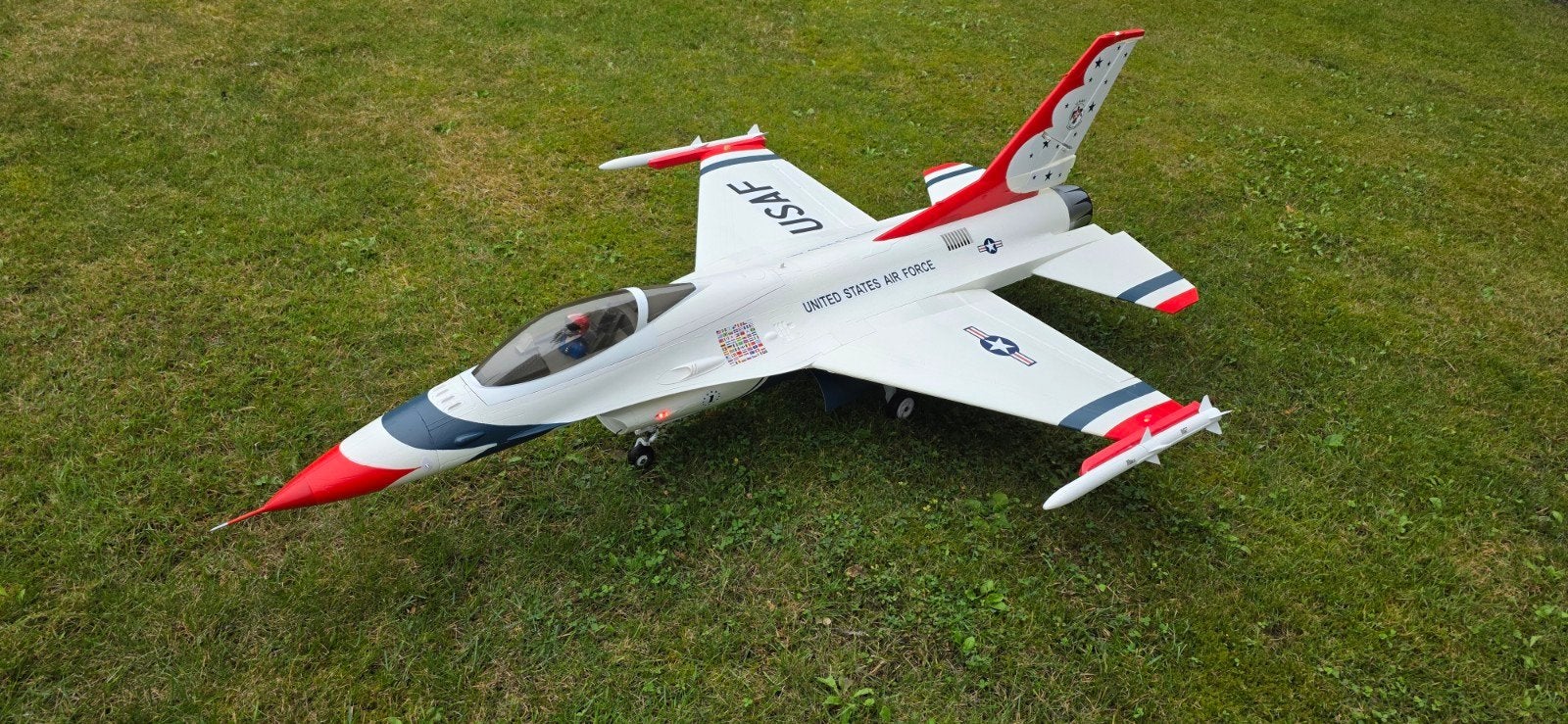 F-16 80mm Thunderbirds USAF - Zo goed als nieuw, Ophalen, Zo goed als nieuw