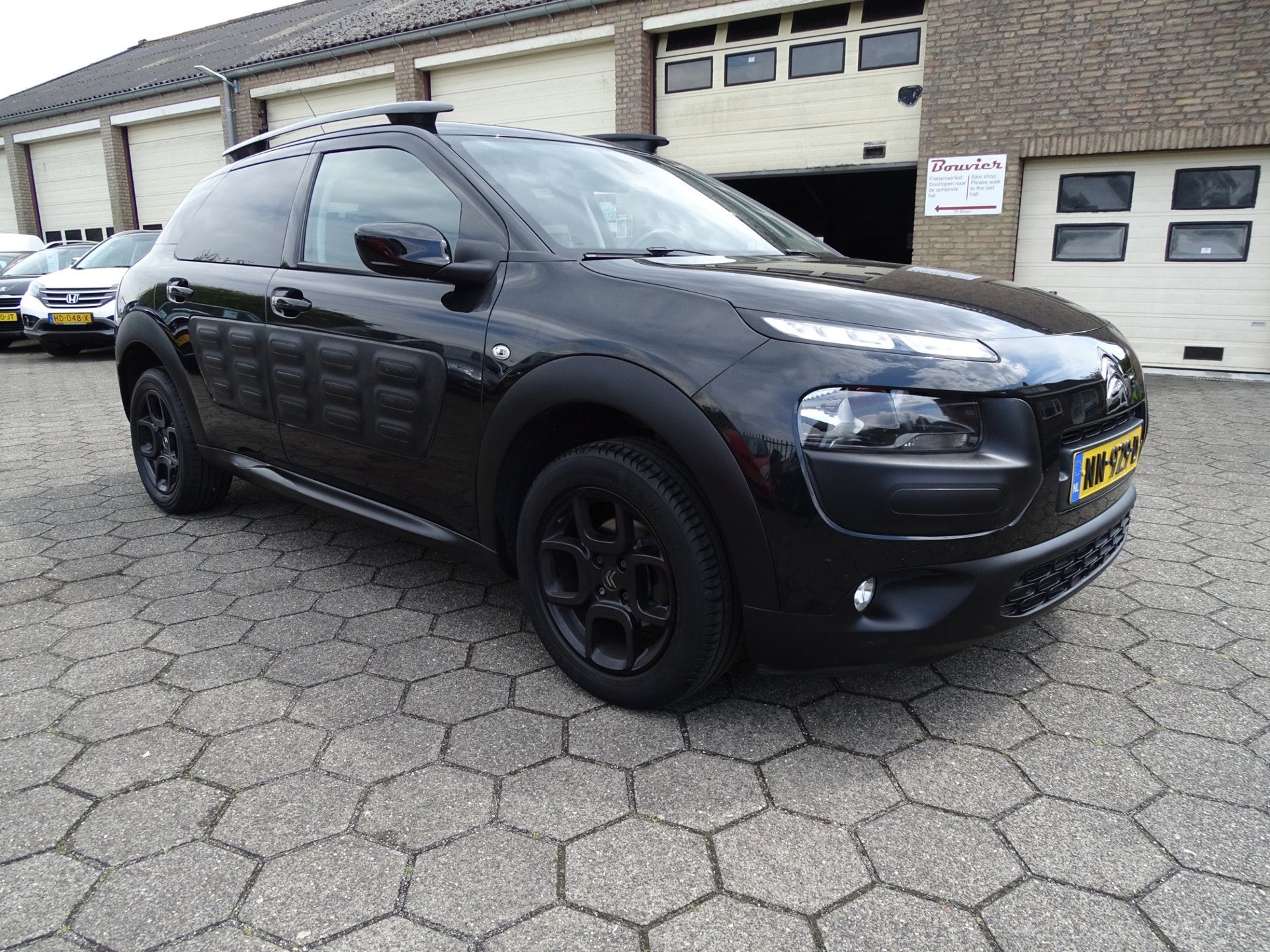 Citroen C4 Cactus 1.2 PureTech Shine AUTOMAAT/CAMERA/CRUISE/, Stof, 82 pk, Origineel Nederlands, Bedrijf