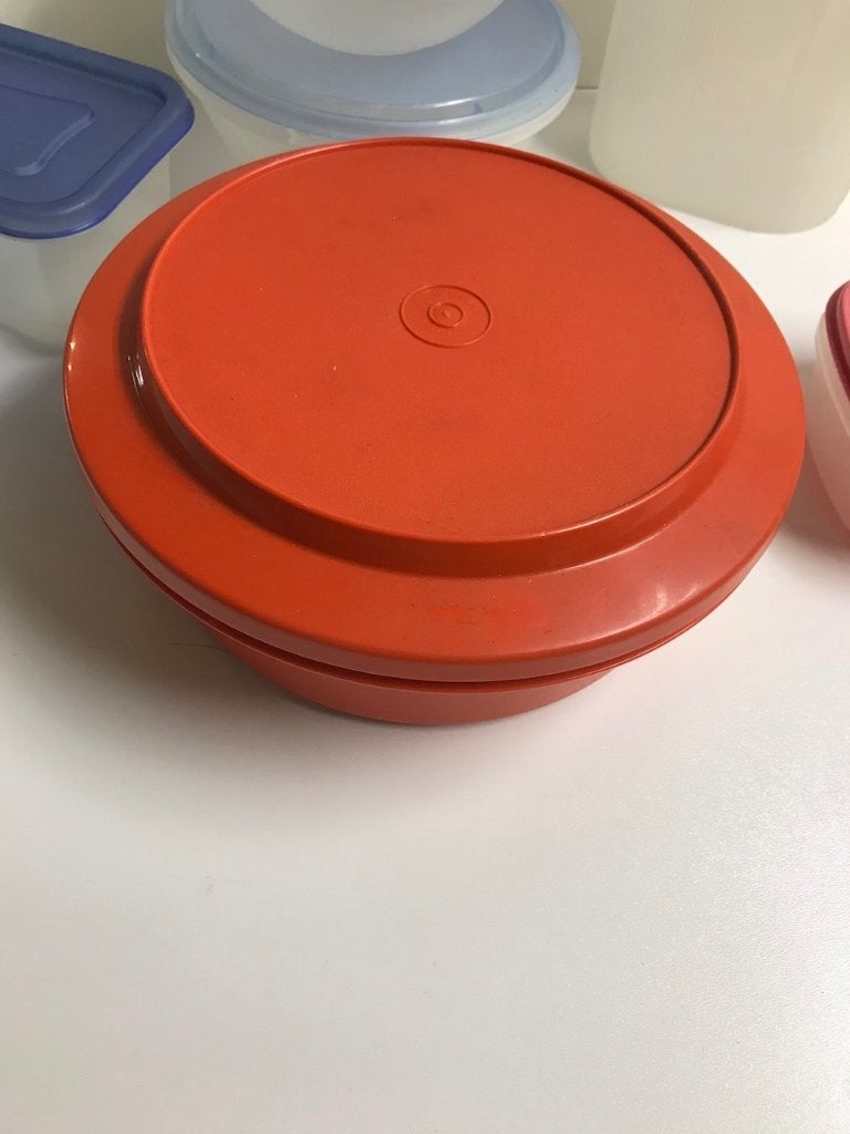 Oranje Tupperware schaal met deksel, Huis en Inrichting, Bewaardoos, Oranje, Ophalen of Verzenden, Zo goed als nieuw