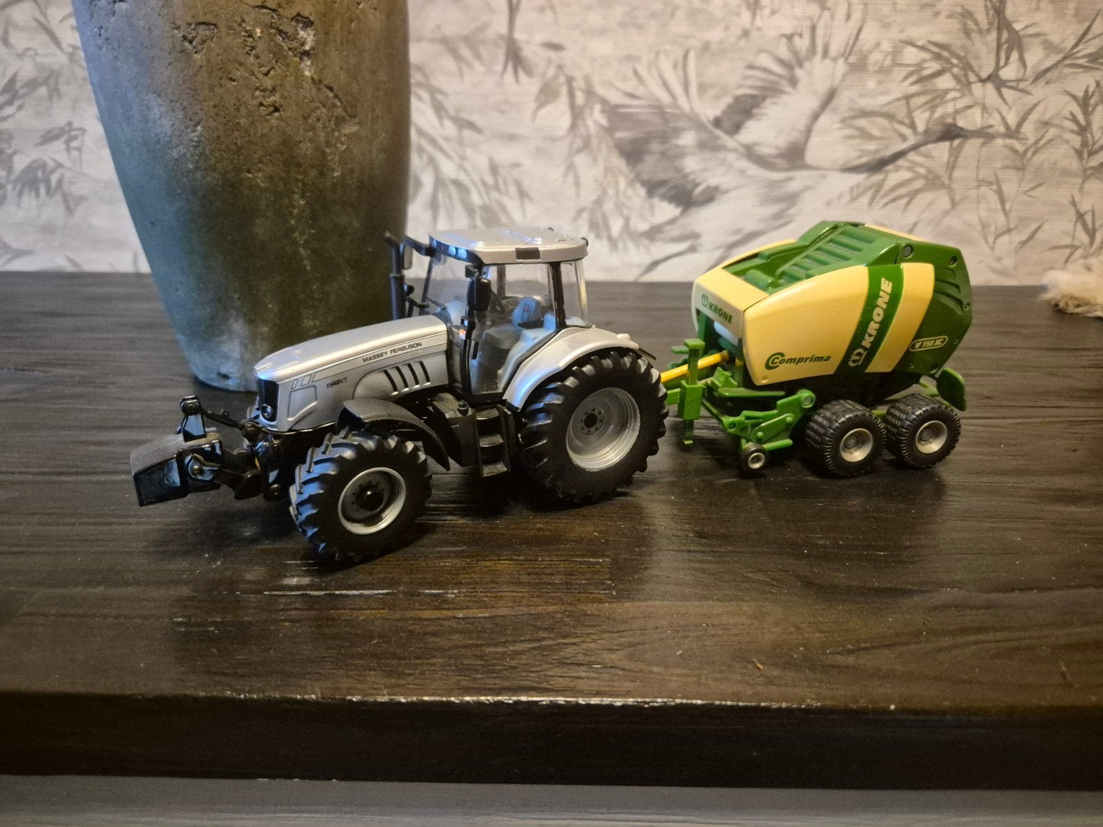 Massey ferguson 1:32, Ophalen of Verzenden, Zo goed als nieuw, Tractor of Landbouw