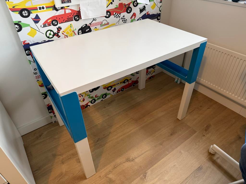 Ikea Pahl wit verstelbaar bureau met blauwe poten, Ophalen, Zo goed als nieuw, Tafel(s)