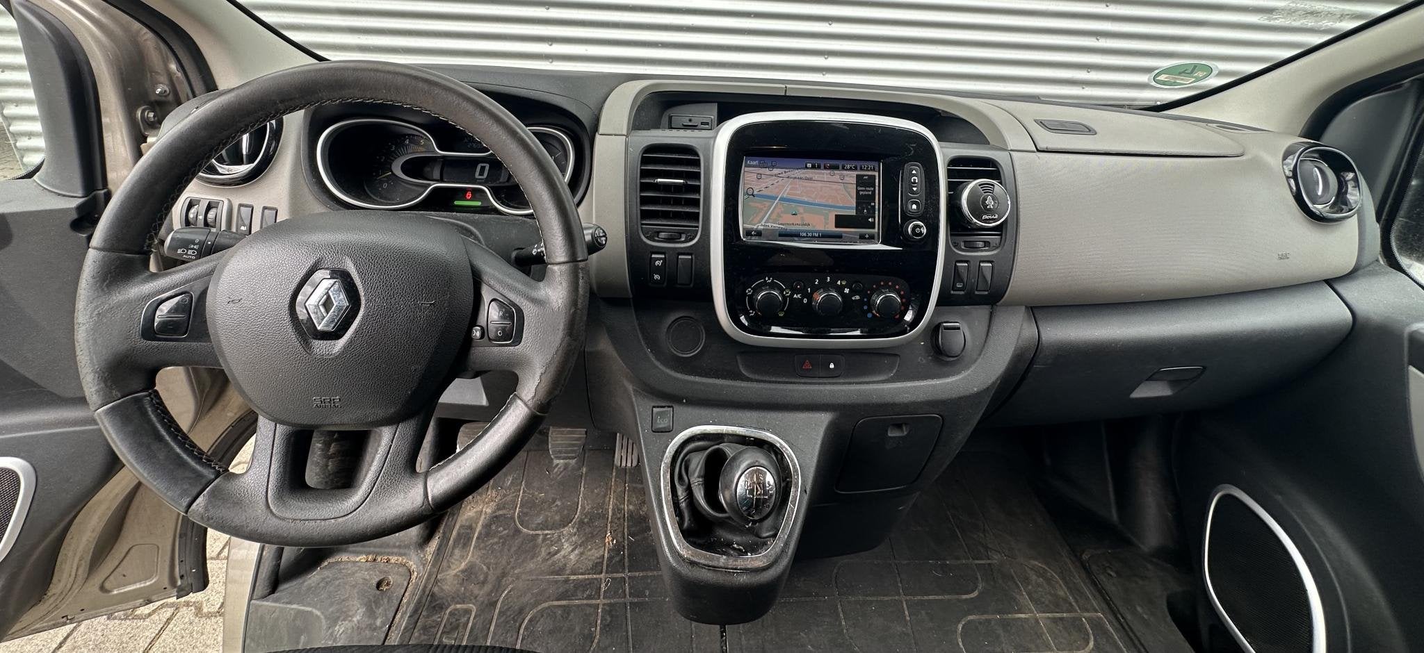 Renault Trafic 1.6 dCi T29 L1H1 140pk Trekhaak|Navi|Cruise M, Voorwielaandrijving, Euro 5, Gebruikt, 4 cilinders