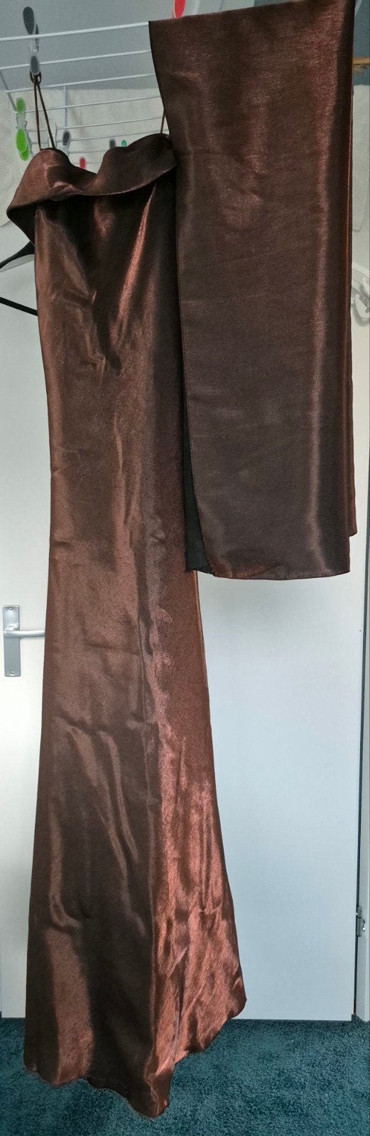 Bruine Lange Galajurk Maat S met Stola, Kleding | Dames, Gelegenheidskleding, Ophalen of Verzenden, Zo goed als nieuw, Maat 36 (S)