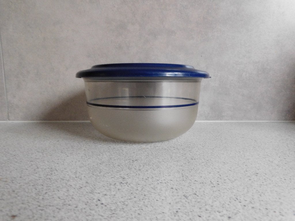 Tupperware Exclusieve Schaal Indigo 1,1 Ltr, Schaal, Blauw, Ophalen of Verzenden, Zo goed als nieuw