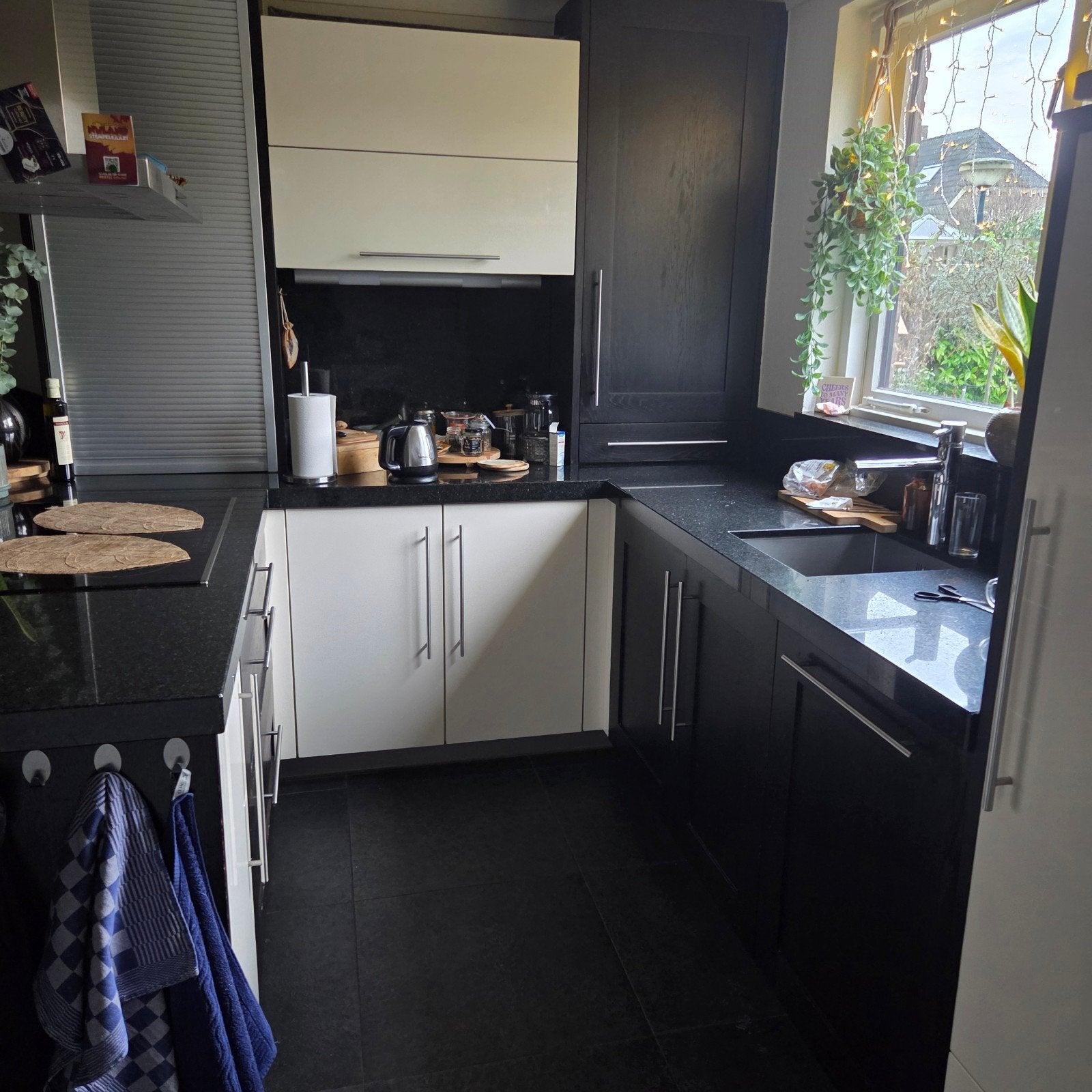 Moderne U-keuken met kookeiland en inbouwapparatuur, Huis en Inrichting, Keuken | Complete keukens, Ophalen, Gebruikt, Graniet of Steen