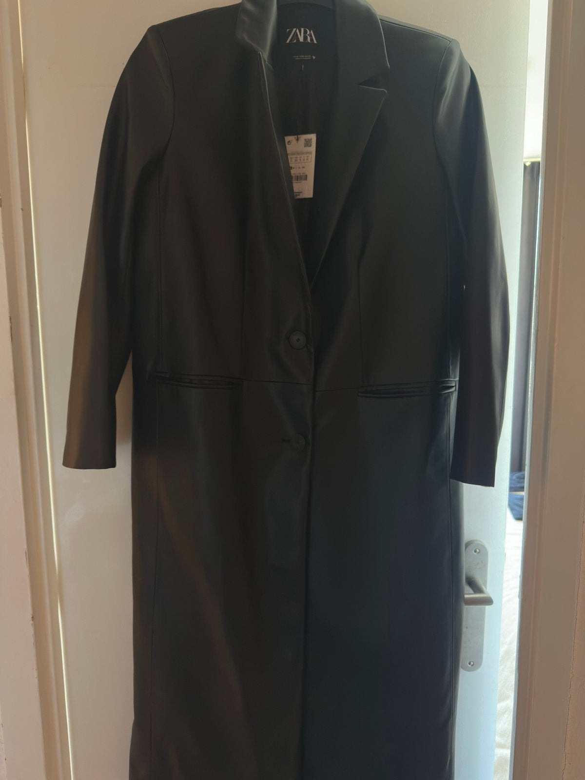 Lange imitatie ledere jas!, Ophalen of Verzenden, Nieuw, Overige maten, Zwart