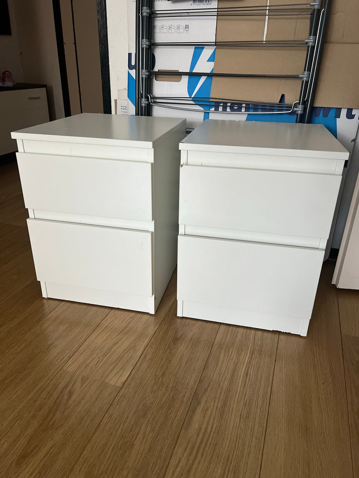 Twee witte IKEA nachtkastjes met twee lades, Ophalen, Gebruikt, Minder dan 45 cm, 55 tot 70 cm