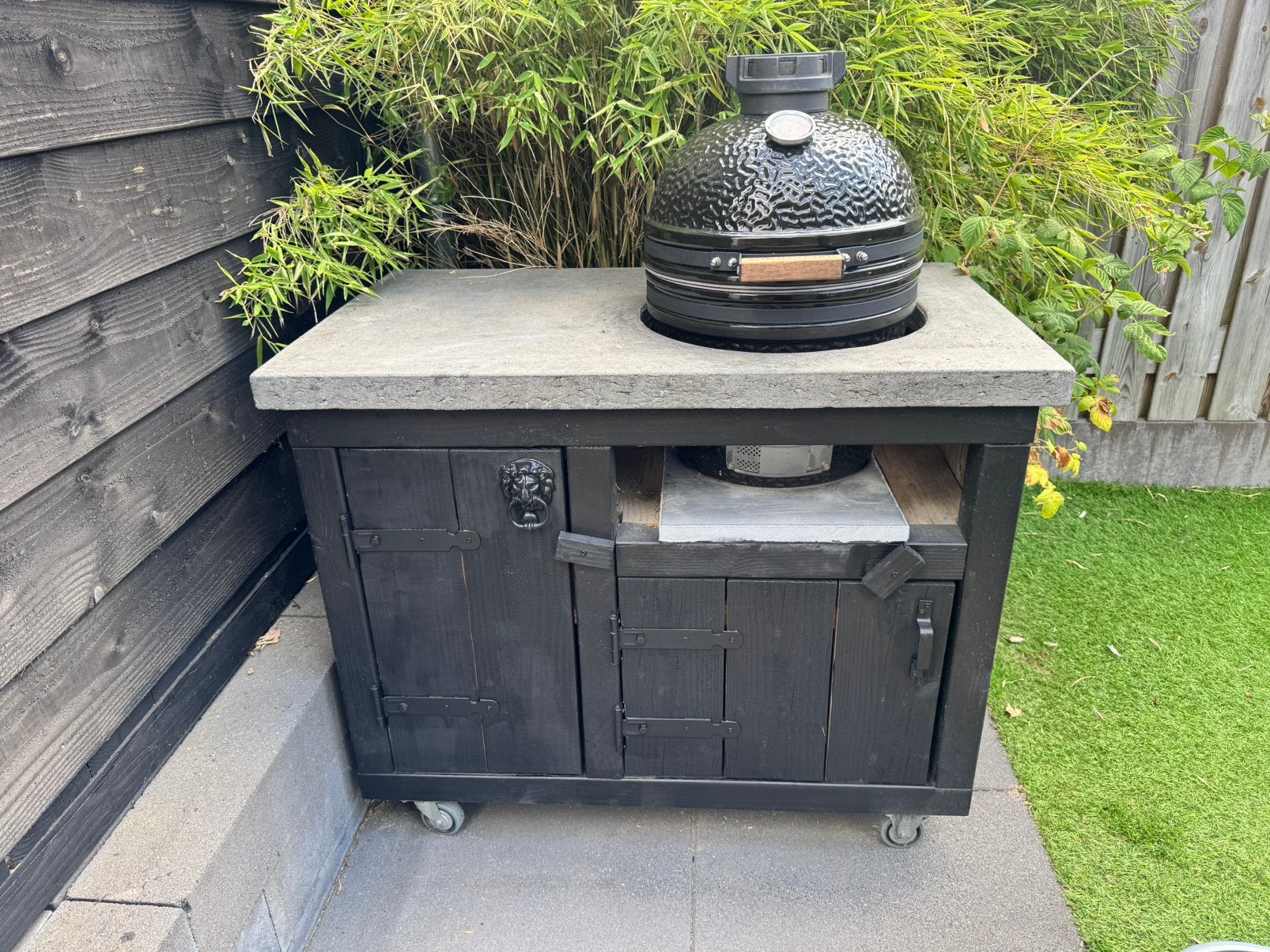 Black Bastard compact incl buitenkeuken met betonblad, Ophalen, Zo goed als nieuw, Houtskool, Vrijstaand