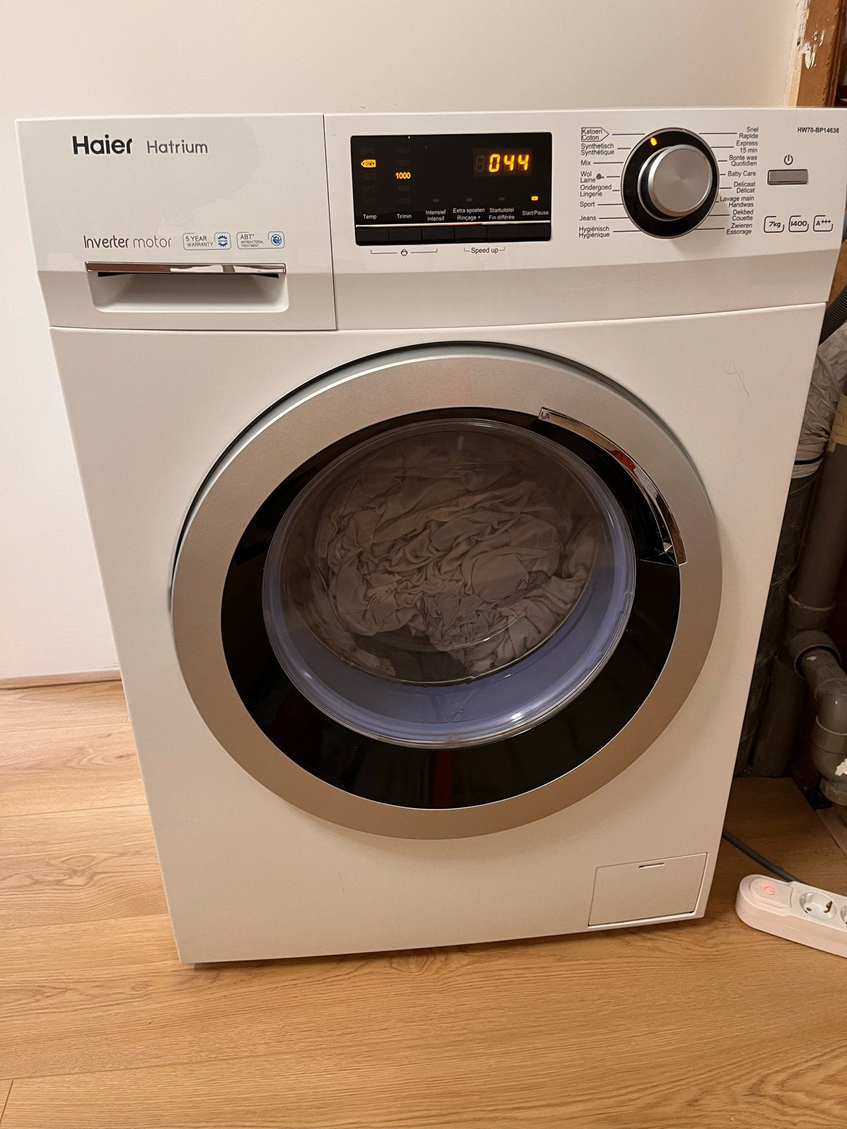 Haier Wasmachine A+++ Energie-efficiëntie, perfecte staat, Ophalen, Zo goed als nieuw, 85 tot 90 cm, 1200 tot 1600 toeren