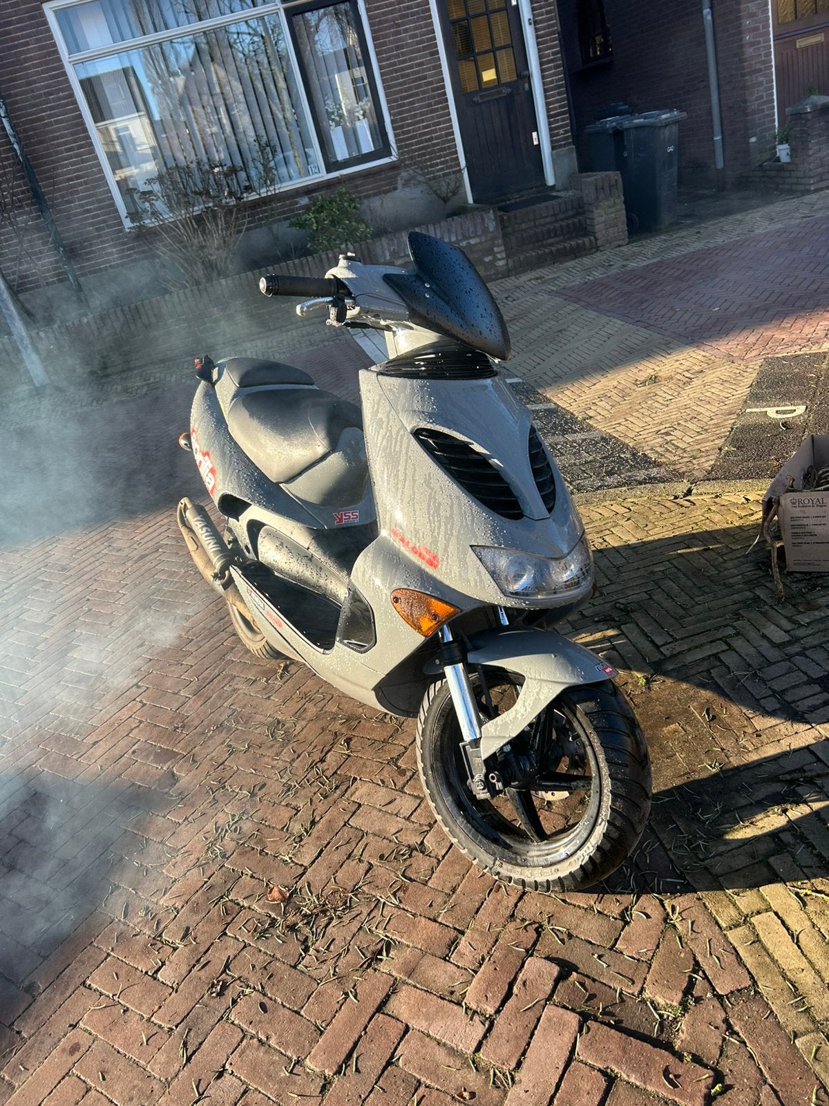 Aprillia sr70 h2o sprinter, Fietsen en Brommers, Scooters | Piaggio, Zo goed als nieuw, Overige modellen, Benzine, Ophalen