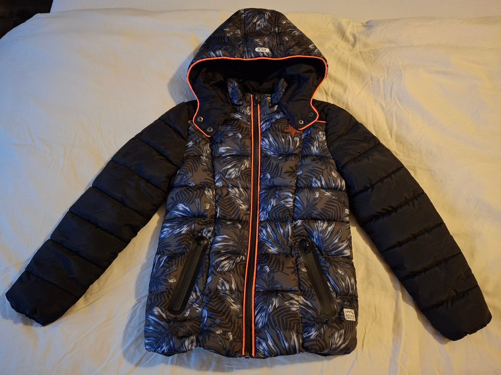 Retour Jeans winterjas met print - Maat 7/8, Ophalen, Zo goed als nieuw, Retour Jeans, Jongen of Meisje