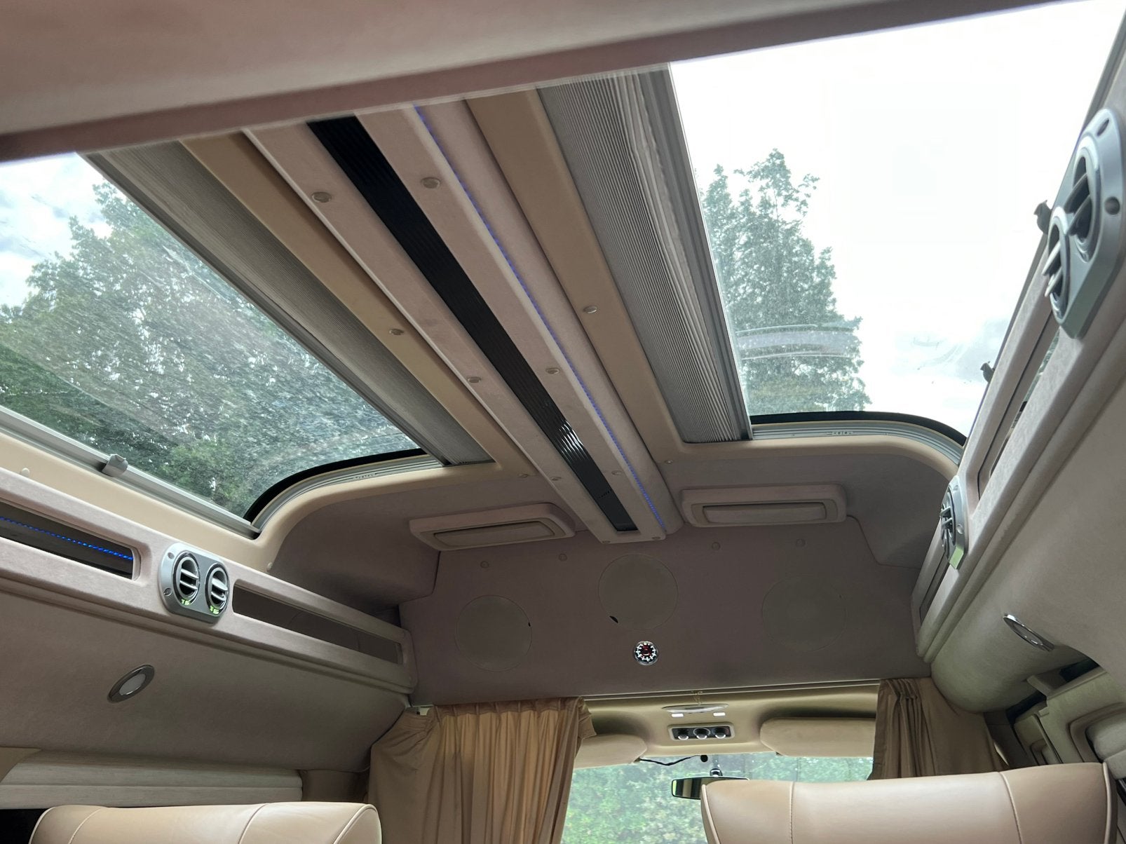 2014 GMC Savana **Sunrise Conversion vans**   One of a Kind, Automaat, Overige carrosserieën, Zwart, Leder