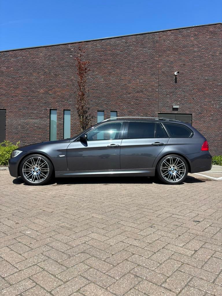 BMW 335i Touring (E91) – M Sport – N54 Twin Turbo NIEUWE APK, Automaat, Achterwielaandrijving, Zwart, Leder