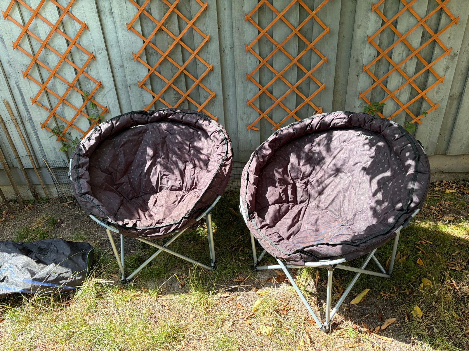 twee Outwell Casilda XL camping / tuin stoelen / moon chair, Ophalen