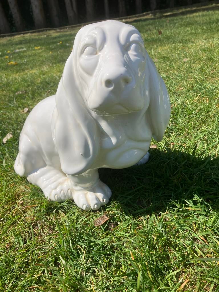 Vintage Witte Basset Hound Keramiek Beeld, Antiek en Kunst, Geglazuurd, Ophalen of Verzenden, Zoogdier, 20 - 50 cm