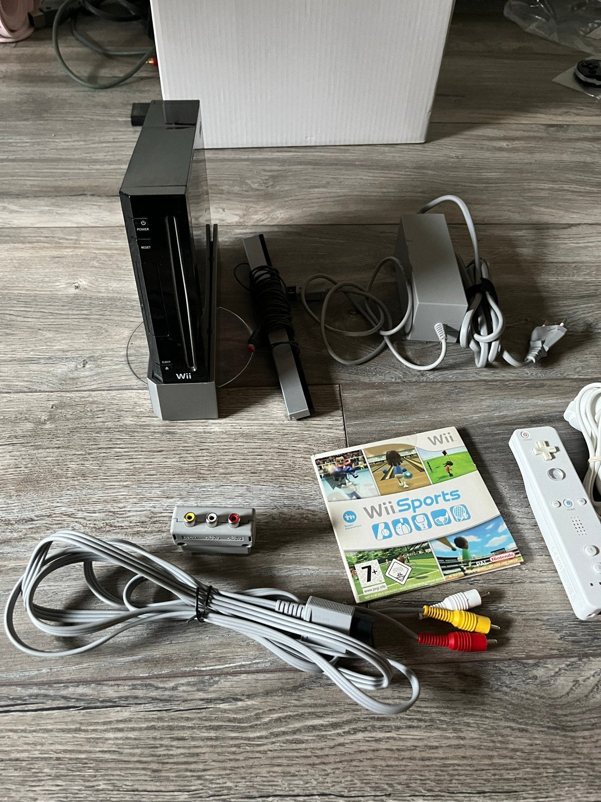Nintendo Wii set met Wii Sports en Wii Play, Ophalen, Gebruikt, Met 1 controller, Met games