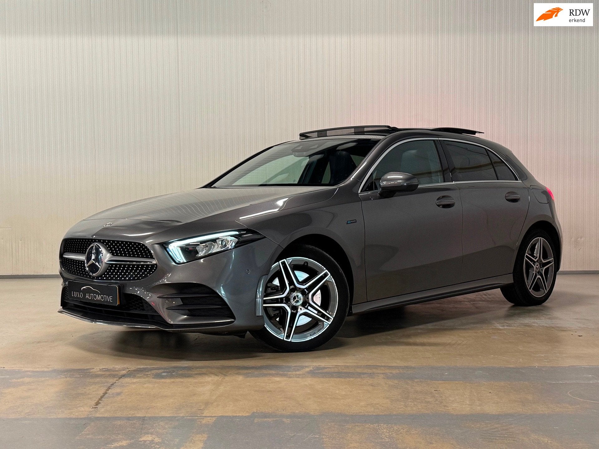 Mercedes-Benz A-klasse 250 e Business Solution AMG Limited |, Dealer onderhouden, Gebruikt, Euro 6, 4 cilinders