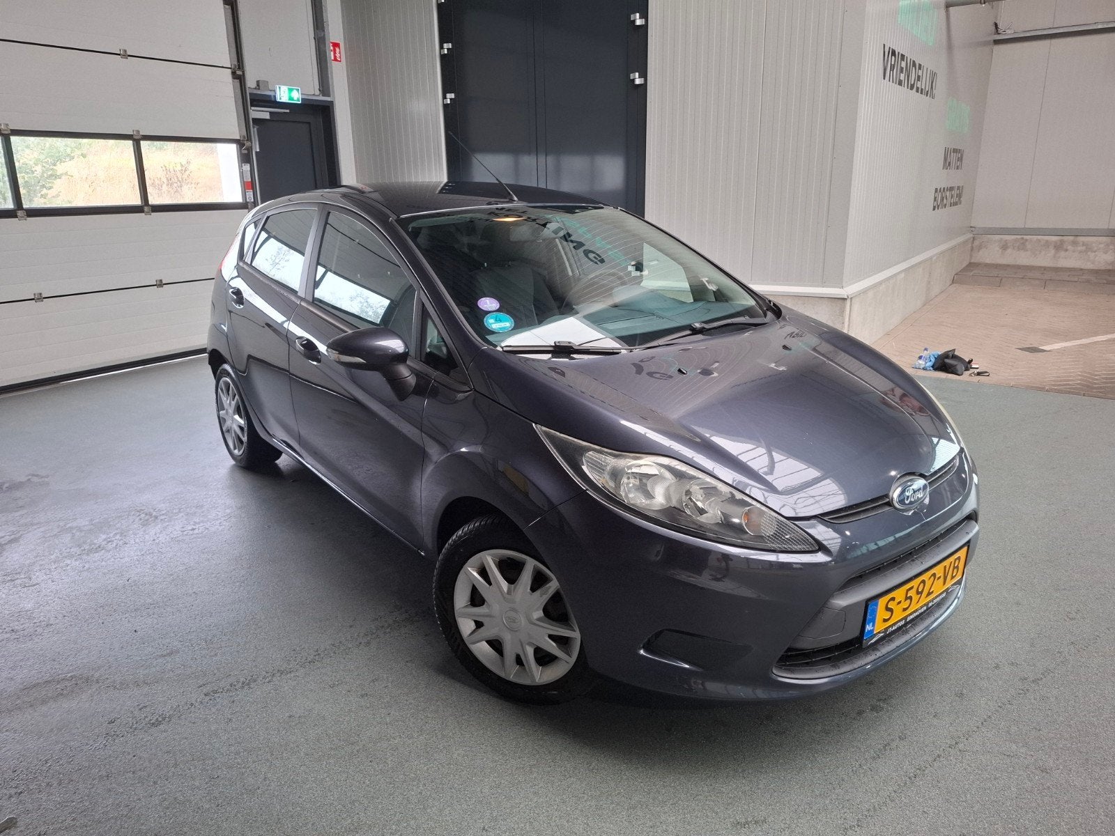 Ford Fiësta 1.25 60KW 5DR 2010 Grijs, Voorwielaandrijving, 1242 cc, Handgeschakeld, Particulier