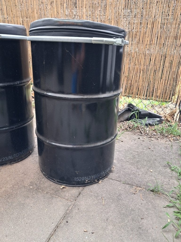 2 Olievaten met Kussens - Unieke Zitjes!, Ophalen, Zo goed als nieuw, Rond, Metaal